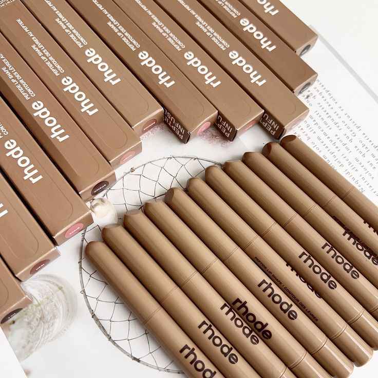 RHODE - Peptide Lip Shape Liner